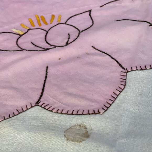 Lot of 2 Vintage Linens Appliqued Table Cloth 30"x30" Crocheted Lace Pce 17'x17" - Picture 4 of 12